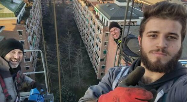 Torino, gru crollata: l'ultimo selfie tra i tetti prima della tragedia. Filippo, Roberto e Marco: chi sono le vittime