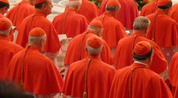Covid, Cardinali bloccati dal covid collegati da remoto a San Pietro: la pandemia modifica anche il concistoro