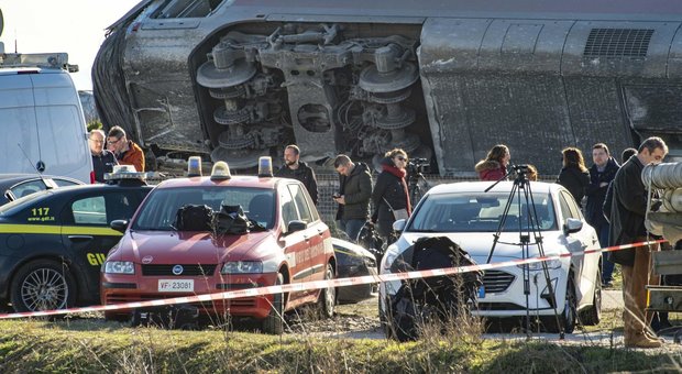 Incidente Frecciarossa, scambio sotto accusa. Treno semivuoto alle 5, due morti e 31 feriti. passeggeri «miracolati»