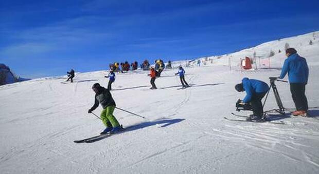 Bambina di 5 anni muore sulle piste da sci, investita da uno sciatore mentre faceva lezione