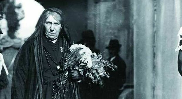 Maria Bergamas, la madre simbolica del Milite Ignoto, in una foto del 1921