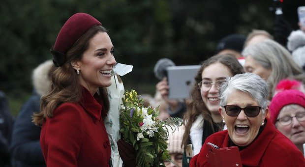 Ultimi Regali Di Natale.Kate Middleton Duchessa Low Cost Fa Gli Ultimi Regali Di Natale Al Discount