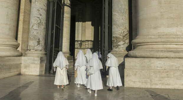 Papa Francesco: «donne non hanno le opportunità degli uomini» ma lui nega loro il voto al sinodo