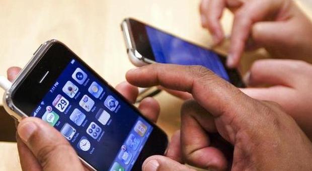 Gabicce, utilitaria come ariete per razziare i nuovi I-Phone