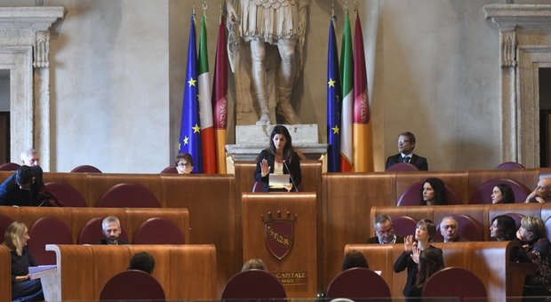 Roma, dal Comune al Parlamento, la fronda grillina si allarga. Lombardi: no a un Raggi-bis