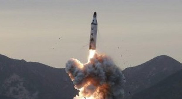 Corea del Nord, lanciati altri tre missili. Gli Usa: esplosi subito