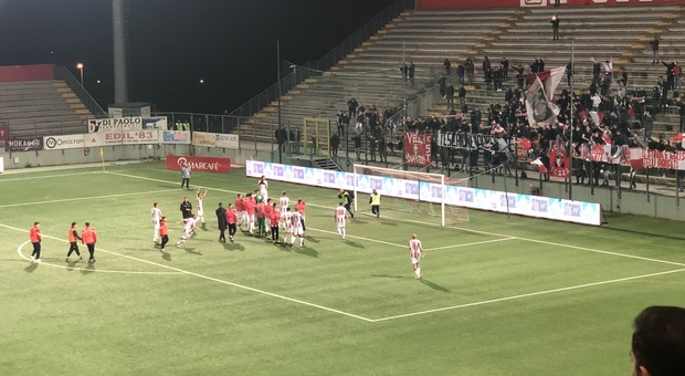Serie C, il Teramo si prende la salvezza (teorica) contro la Vis Pesaro (2-1). Campitelli: «Ora i playoff»