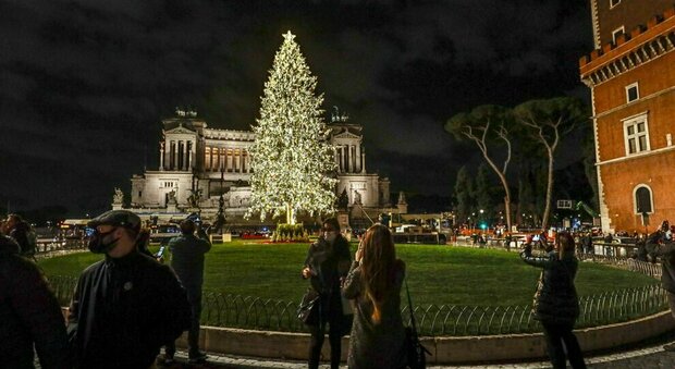Roma, da Spelacchio ai presepi, iniziative in città per Natale: «Un albero in ogni Municipio»