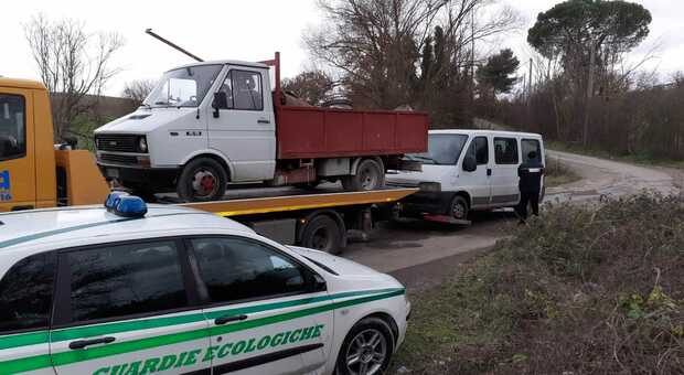 Guidonia, traffico di ferro con i camion del Comune sequestrato il mezzo, autisti denunciati