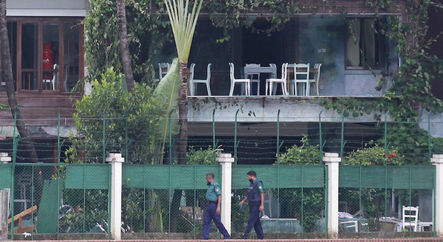 Bangladesh, presi tre finanziatori dell'attacco a Dacca: nell'attentato morirono 9 italiani