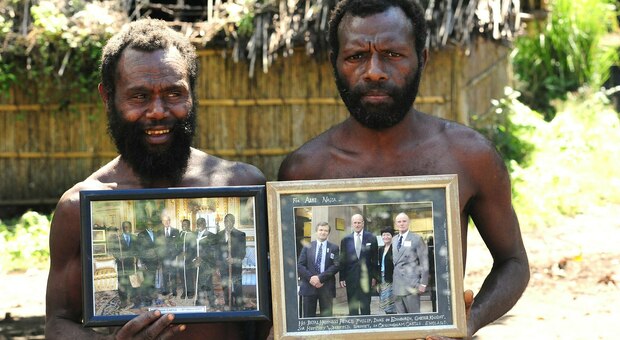 Principe Filippo, la tribù dell'isola di Vanuatu e la commemorazione per il suo "dio" scomparso"