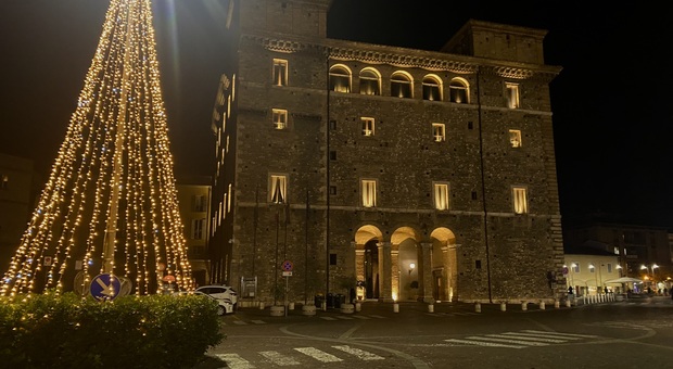 Terni, il "Natale di luci" parte da piazza Ridolfi