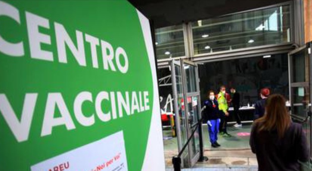 Il lockdown per i non vaccinati prende piede in tutta Europa: giro di vite per i no-vax