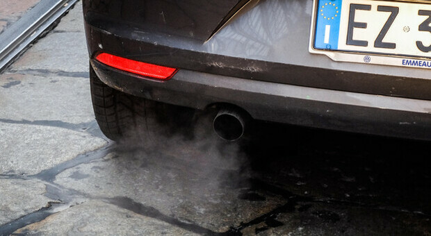 Primo ok del Parlamento Ue a stop vendita auto benzina-diesel-gpl da 2035