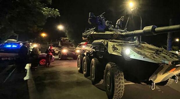 Carri armati diretti in Ucraina fermati sull'autostrada Salerno-Caserta: avevano la revisione scaduta