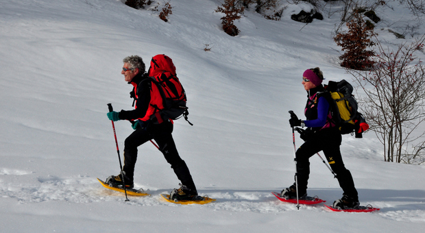 Ciaspole e fondo, ecco le regole per escursioni sulla neve in tutta sicurezza