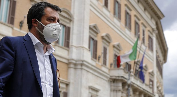 Salvini: «Conte? Il governo non durerà tantissimo. Basta autocertificazioni, italiani rispettosi»