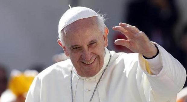 Papa Francesco su Twitter: «Se siamo attaccati troppo alla richezza non siamo liberi»