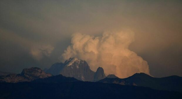 Ghiacciaio in Val Ferret evacuato, allarme crolli: previsto temporale in serata