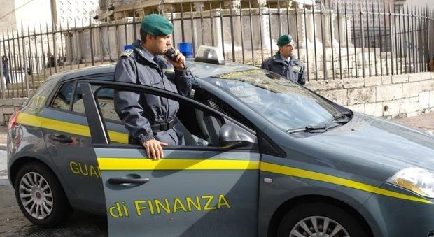 Baristi, camerieri e addetti all'autolavaggio in nero e clandestini: Perugia, nei guai 40 imprenditori