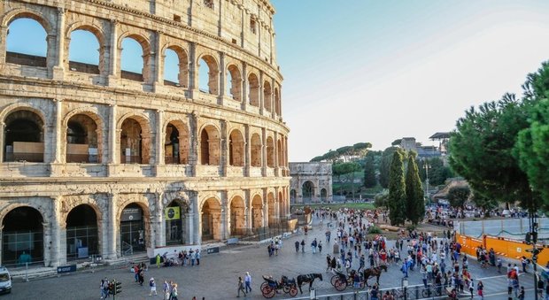 Roma, diventa pedonale la terrazza sul Colosseo