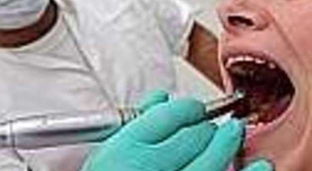 Fabriano, la Guardia di Finanza scopre un falso dentista