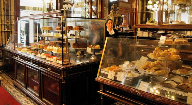 Vienna, chiude la pasticceria "imperiale" con oltre un secolo di vita: il profumo dei dolci dà fastidio ai vicini