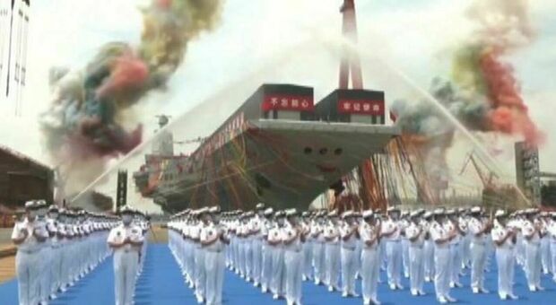 La marina cinese è la più grande al mondo: include anche il "Type 055" un cacciatorpediniere da 920 milioni di dollari
