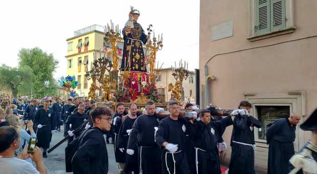 Operatori ecologici aggrediti dopo i fuochi per la processione di Sant'Antonio