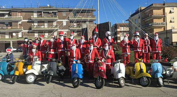 Civita Castellana, Babbo Natale arriva in Vespa