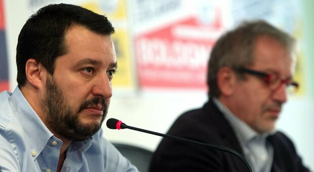 Salvini fuori dalla Lega? Maroni: «È ora di un nuovo segretario». Proteste e critiche (ma lui tira dritto)