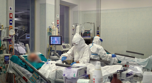 Covid, gli anestesisti: «In meno di un mese le terapie intensive del Sud a rischio»