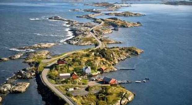 Norvegia, la strada più bella del mondo è qui: 8 km e sette ponti
