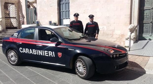Una marea di auto fuorilegge, solo a Foligno i carabinieri ne hanno sequestrate 100
