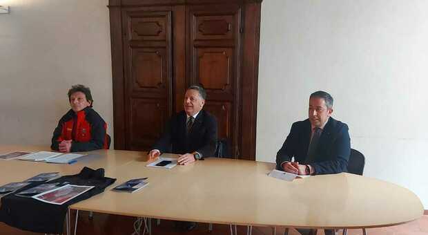 da sinistra Sette, Marinucci e Della Pelle nella conferenza stampa in Municipio