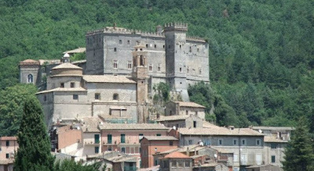 La piccola Arsoli, 60 chilometri da Roma, è uno dei più suggestivi paesi al confine tra Lazio e Abruzzo