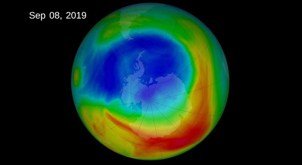 Buco dell'ozono ai minimi storici ma non è una buona notizia. Gli scienziati: «Troppo caldo»