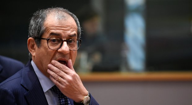 L'Ue taglia le stime del Pil: «Italia fanalino di coda Ue, rischi per le banche»