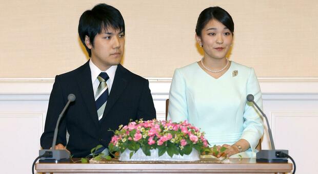 La principessa Mako, con Kei Komuro, il giorno in cui venne annunciato il loro fidanzamento