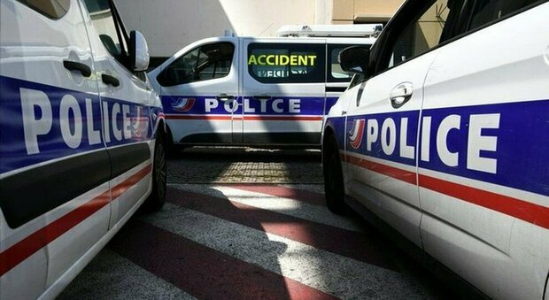 Avignone, armato attacca gli agenti: «Ucciso dalla polizia». Afghano con coltello fermato a Lione