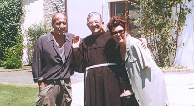 Morto padre Ugolino Vagnuzzi: giornalista e scrittore, aveva sposato Celentano e Claudia Mori