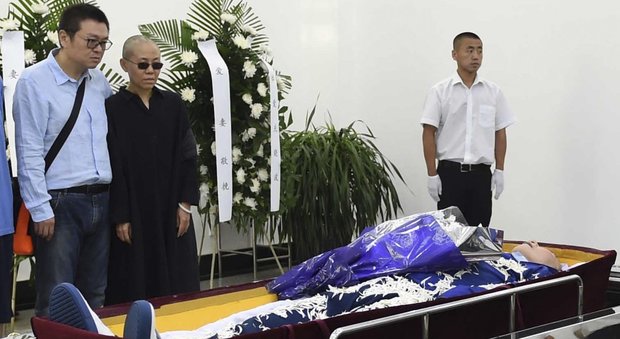 Cina, cremato il Nobel Liu Xiaobo: le ceneri disperse in mare