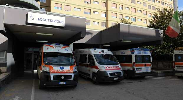 Pescara, bagarre al Pronto soccorso: addetto ferito con una coltellata alla coscia