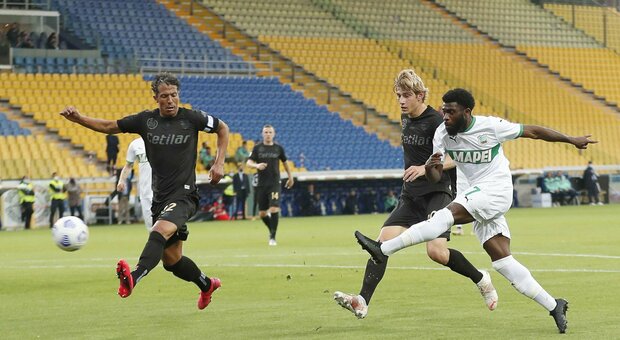 Parma-Sassuolo 1-3, Defrel mantiene i neroverdi in lotta per la Conference. Le combinazioni con la Roma