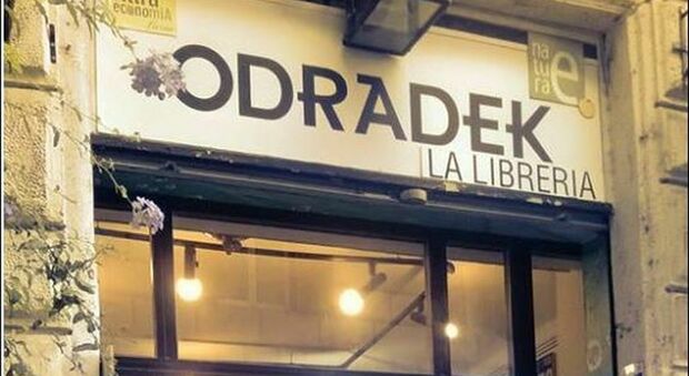 Roma, la libreria Odradek chiude dopo 25 anni: «Abbandoniamo il campo con il cuore in mano»