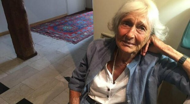 Rosetta Loy morta a 91 anni, l'autrice de "Le strade di polvere" si è spenta nella sua casa a Roma