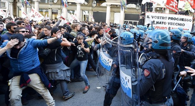Primo maggio, scontri a Torino: tensione tra No Tav e Pd