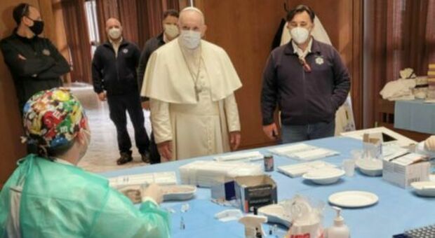Vaticano, altri 800 senza fissa dimora sono stati vaccinati: per tutti dosi Pfizer