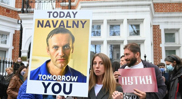 Russia, la Duma approva la legge anti-Navalny: il suo movimento non potrà candidarsi alle elezioni