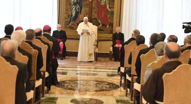 Il Papa: scandali finanziari inconciliabili con la Chiesa. E per la prima volta apre personalmente l'anno giudiziario